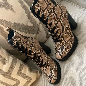 NEW Steve Madden Lead Ankle Boot Nude Snake $40ea